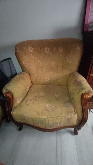 Sofá antiguo floral de 3 plazas  Y dos butacas.