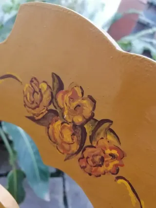 Sillón balancín madera pintado y decorado a mano