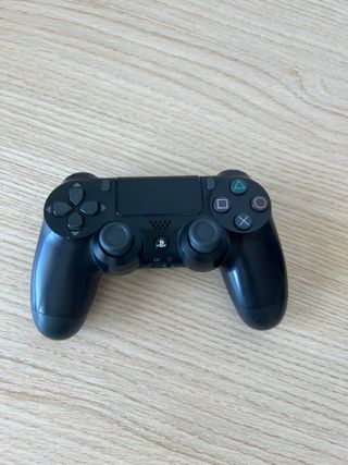 PS4 Slim Negra + Mando + Cables