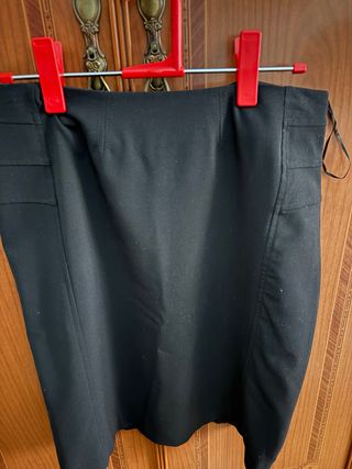 Falda elegante negra