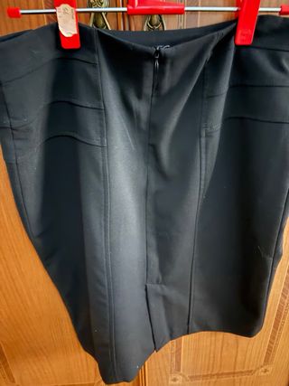 Falda elegante negra