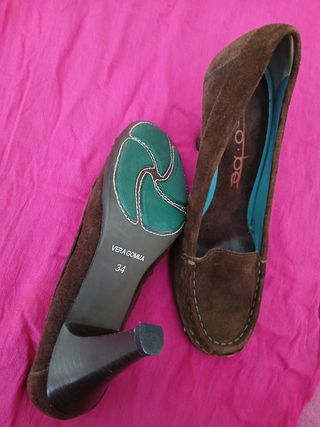 Zapatos de tacón marrones talla 34