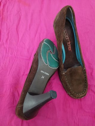 Zapatos de tacón marrones talla 34