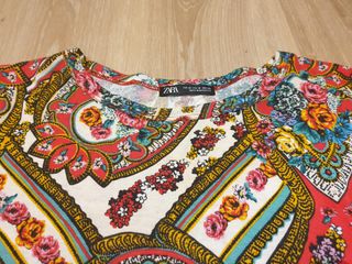 Lote 2 camisetas Zara T. M patchwork y paisley