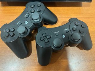 Consola PS3 con 2 mandos y 5 juegos