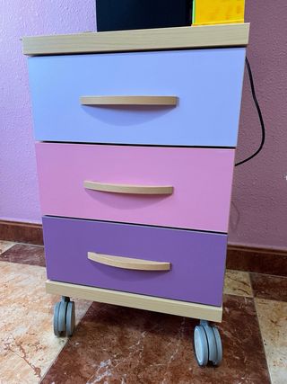 Estantería modular morada y rosa