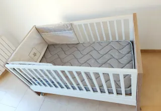 Cuna de bebé con ruedas