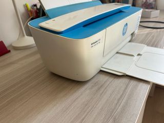 Impresora HP DeskJet 3720 con tinta extra