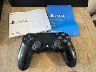 PS4 Slim Negra con Mando, 4 Juegos y base de carga