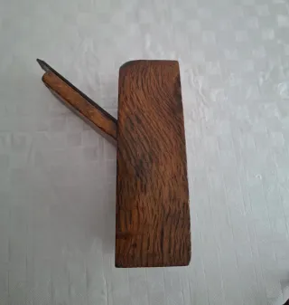 Cepillo carpintero antiguo de madera