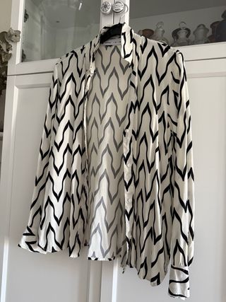 Camisa Bershka blanca y negra M 38-40