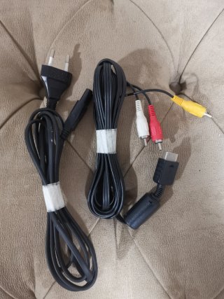 Cable AV Sony PlayStation y cable corriente