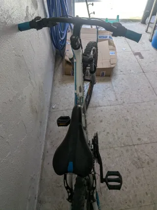 Bicicleta Rockrider Blanca y Azul