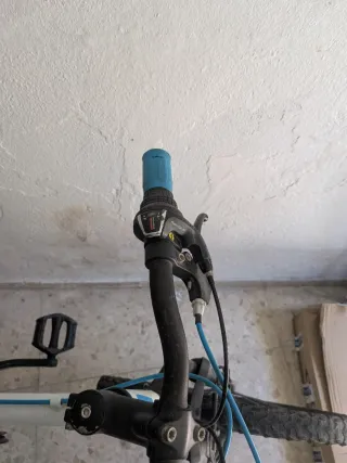 Bicicleta Rockrider Blanca y Azul