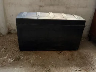 Baúl de madera antiguo