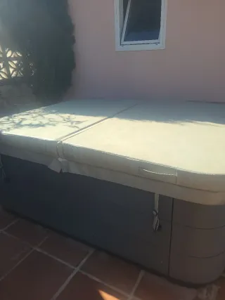 Jacuzzi exteriorWhirlpool, solo recogida, 3.500 €