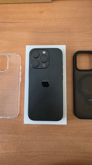 iPhone 16 Pro 256GB + cargador original + 2 fundas