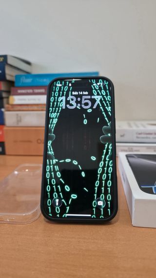 iPhone 16 Pro 256GB + cargador original + 2 fundas