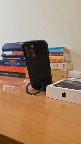 iPhone 16 Pro 256GB + cargador original + 2 fundas