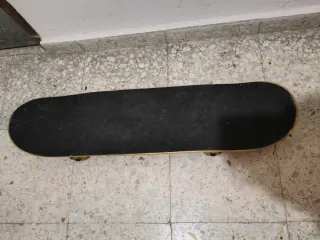 Monopatín Negro con Diseño Morado