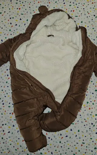 Mono de bebé marrón