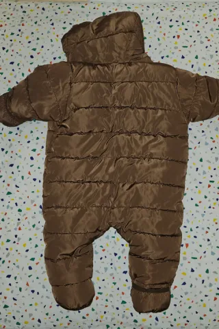 Mono de bebé marrón