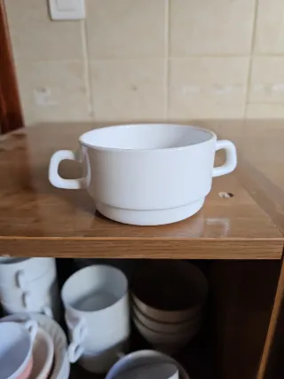 Vajilla cerámica antigua rosa y blanca