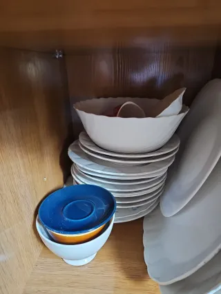 Vajilla cerámica antigua rosa y blanca