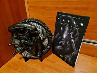 Alien Palisades wall plaque