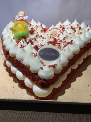 Se necesita dependienta para cafeteria pasteleria.