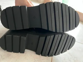 Stivaletti neri Terranova con fibbia