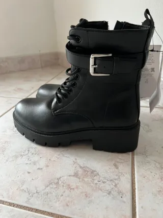 Stivaletti neri Terranova con fibbia