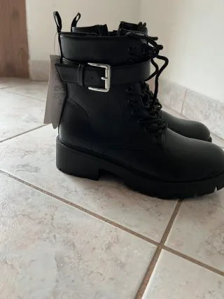 Stivaletti neri Terranova con fibbia