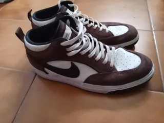 Zapatillas Nike Marrones y Blancas