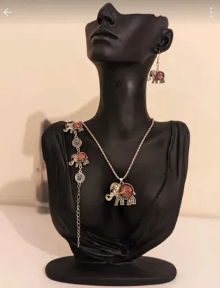 Conjunto collar y pendientes elefante