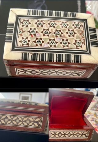 Pequeña caja joyero de madera y nácar