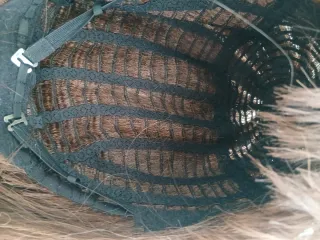 Peluca sintética castaña hecha a máquina 134 gr