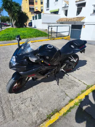 Suzuki GSXR 600 K7 Black Edition