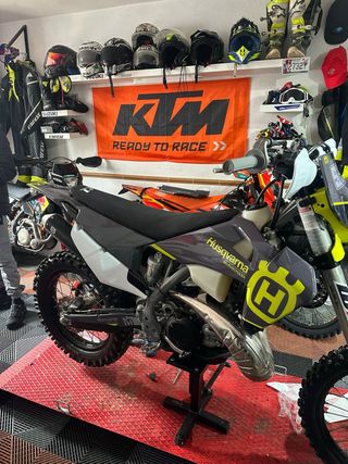 Plásticos Husqvarna 300 TPI 2022