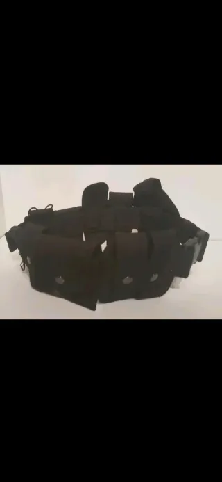 LIQUIDACION Cinturón táctico negro con accesorios