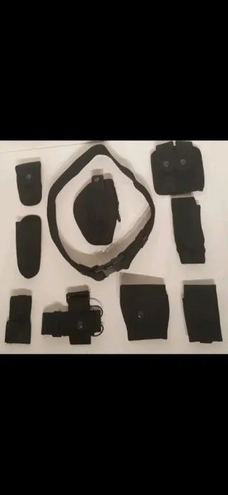 LIQUIDACION Cinturón táctico negro con accesorios