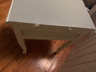 Mesita de noche vintage gris y blanco