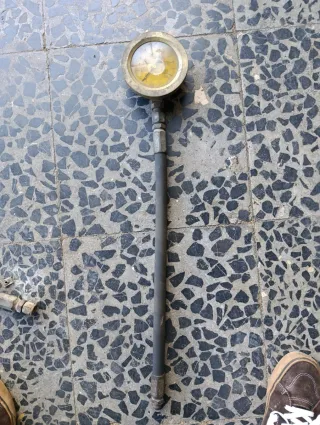 Manómetro AEM presión hidráulica maquinaria