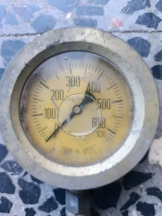 Manómetro AEM presión hidráulica maquinaria