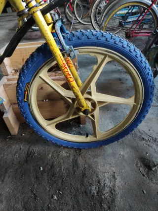 Llantas de plástico para bicicleta..