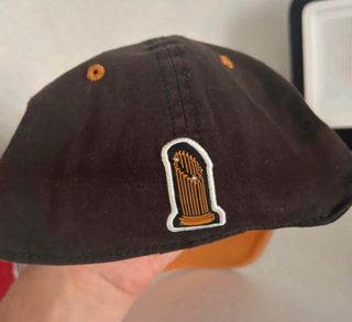 Gorras New Era Rojas y Marrones