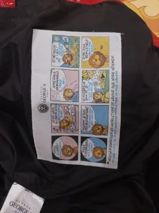 Chaqueta de abrigo roja con capucha