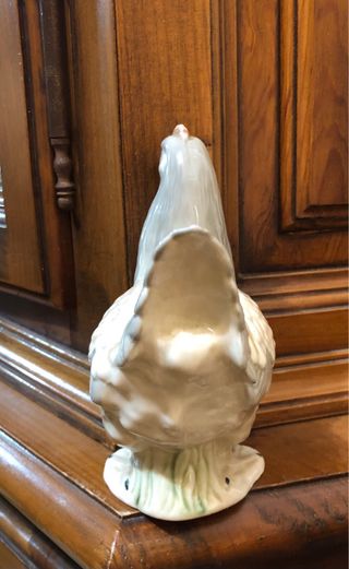 Figura gallina porcelana estilo Lladro