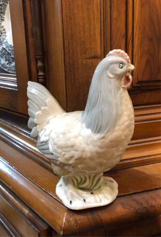 Figura gallina porcelana estilo Lladro