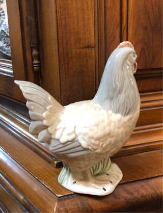 Figura gallina porcelana estilo Lladro
